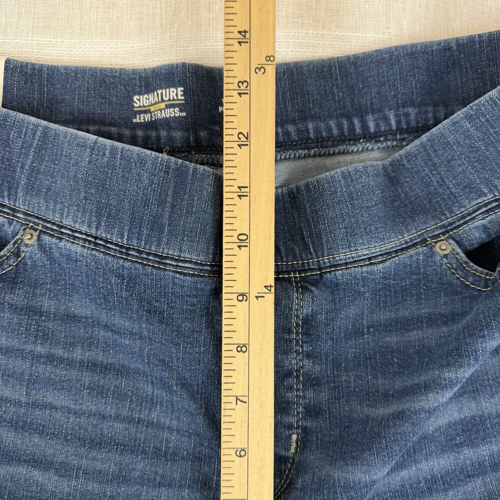 Signature Levi Strauss Gold Label Women's Sz 18M Jeans Totally Shaping Pull-On - Picture 8 of 10